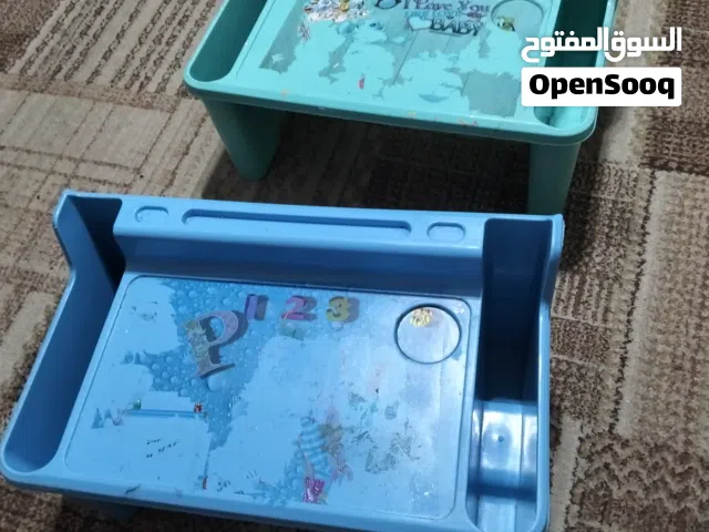 مكتب اطفال للبيع الحاله كما هو بالصور جيده جدا بلاستيك عرض 55  سم *  33سم  ارتفاع 23سم