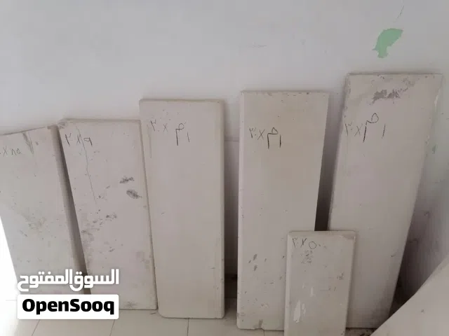 للبيع بلاط رخام جداد ونظاف وموضح عليهن القياس داخل عمان شارع الإستقلال