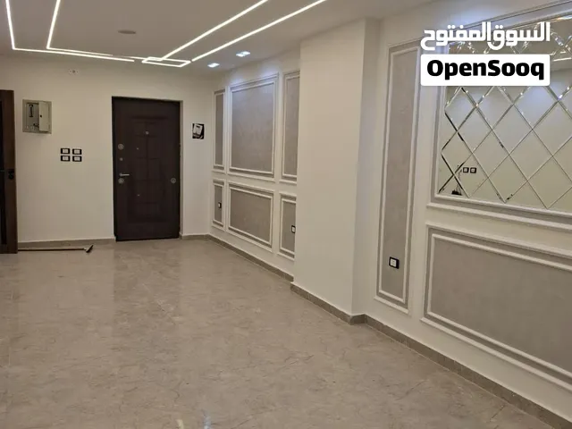 فرصه هائله لراغبي الاستثمار المتميز شقه اداري 170 متر بعائد شهري 27 الف 500 في ارقى مكان في الهرم