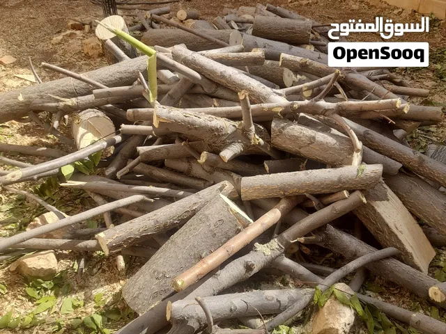 خشب للاستخدام  بمنطقة خلدا بالقرب من الدر المنثور