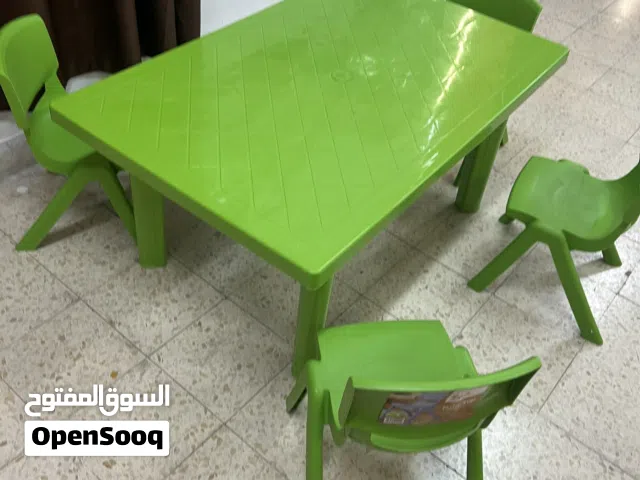 طاولة اطفال مستطيل لون اخضر احمر ازرق مع كراسي عظم للأكل للروضات للحضانة للدراسة