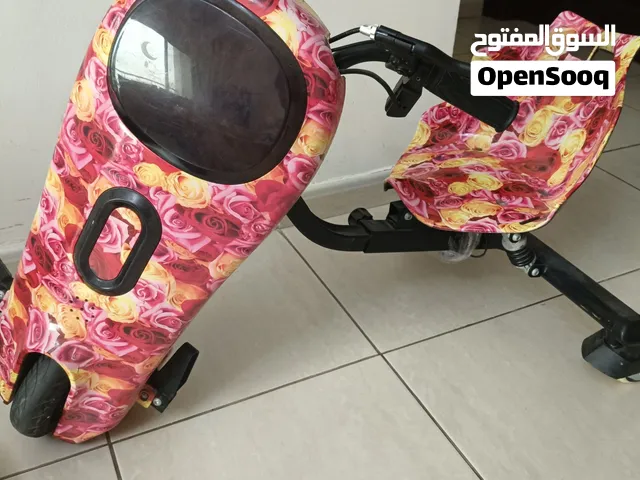 سيارة اطفال . استخدام قليل جدا. بحالة ممتازه 200 درهم قابلة للتفاوض