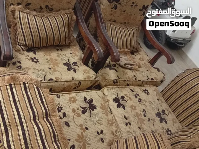 طقم كنب شبه جديد 7 مقاعد
