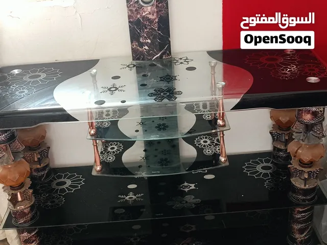 ميز تلفزيون زجاج مع الستاند نظيف جدا