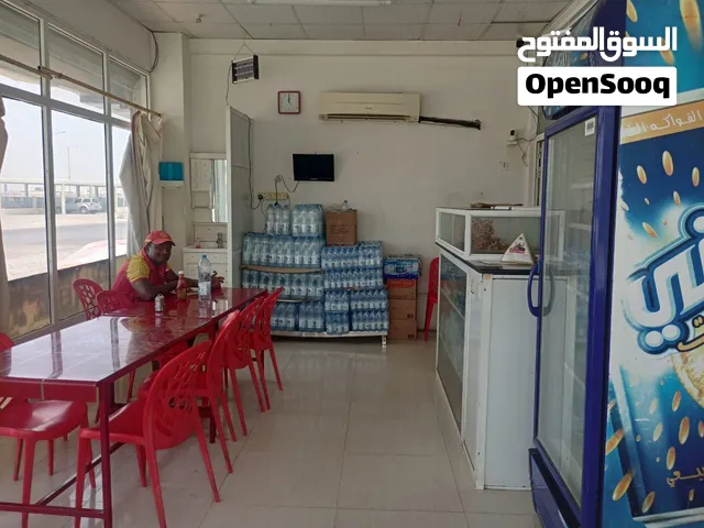 مقهى و ورشة حدادة للبيع