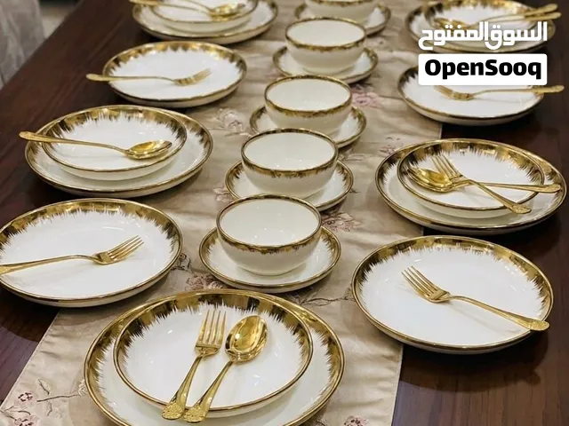 طقم سفرة مودرن ابيض وذهبي 48 قطعه