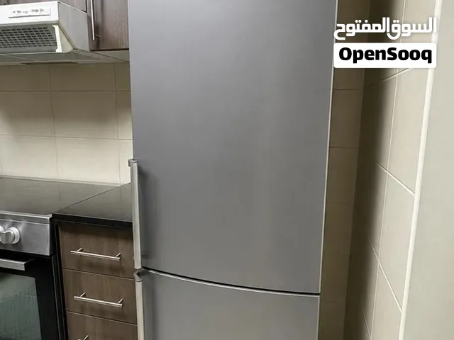 للبيع ثلاجة Daewoo فضية ببابين