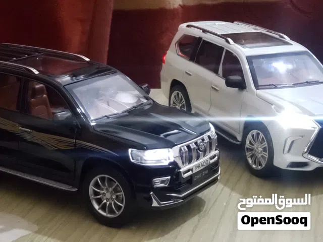 مجسمات سيارات طبق الاصل  روووووعه تجنن شكلها  و تضيئ من جميع اللمبات  وصوت تشغيل السياره  وتفتح جميع