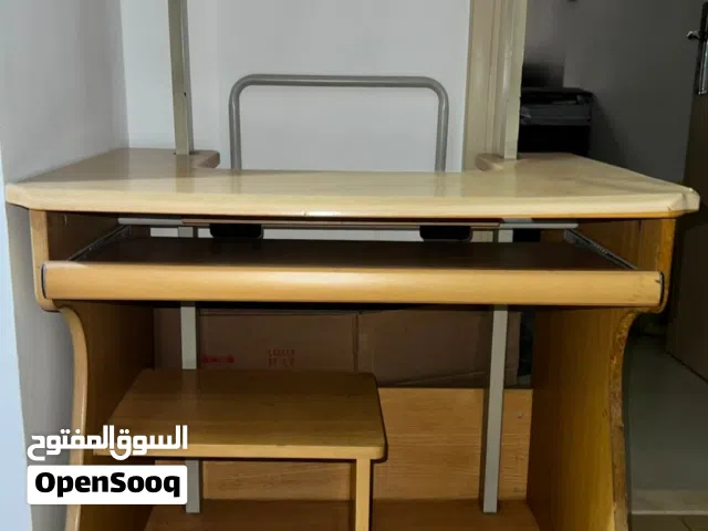مكتب لا توب وخزانة بمرآة ومتعددة الاستعمال
