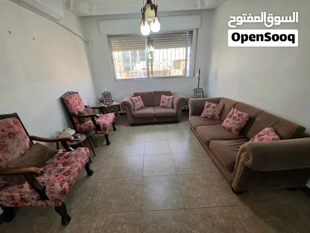 طقم كنب للبيع بحالة جيدة ونظيف، فرصة للي بدو كنب مرتب بسعر مناسب