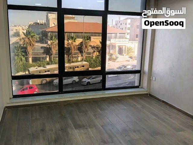 مكاتب مقطعة ومدوكرة للايجار