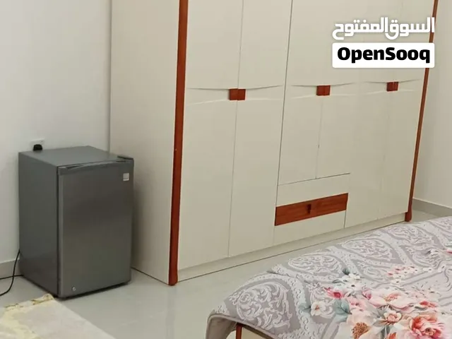 غرفه للايجار في الخوض شارع السد عوائل وشباب