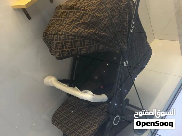 للبيع عربه اطفال شريته من فندي ب 120 ابيعها 80. جديده استخدام شهرين فقط. وسجادات استخدام شهر