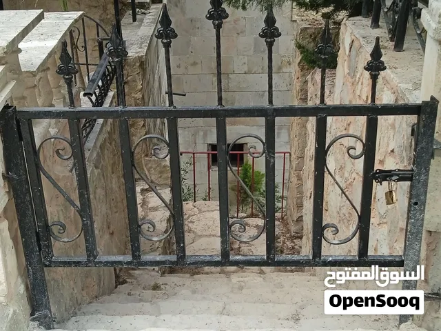 (حدادة) تركيب درابزين ،شبابيك ،أبواب ،أدراج حديدية،قواعد طاقة شمسية، صيانة، ترميم الحديد،عزل،دهان