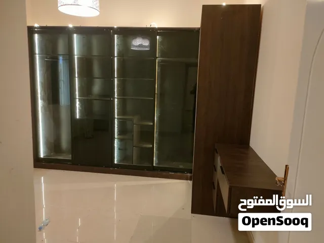 نجار فك وتركيب جميع انواع غرف النوم مطابخ مكاتب ونقل اثاث البيت