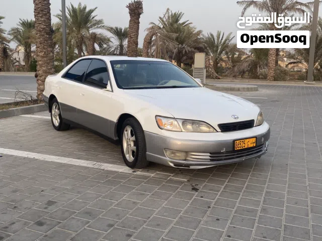 ليكسس اي اس 300 كلاسيكي رقم 1 ملكي