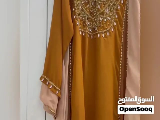 لبسة شك مع شيلتها