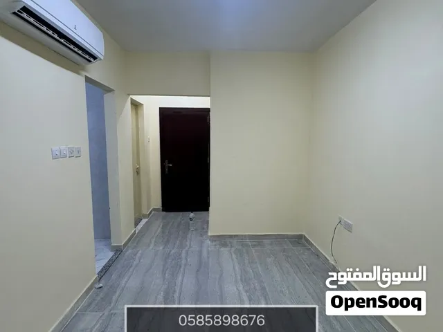 للإيجار استيديو وحمام ومطبخ ضمن فيلا في الجاهلي 1500 شهري شامل