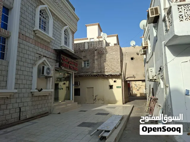 للبيع منزلين سكني تجاري قريب من سوق مطرح
