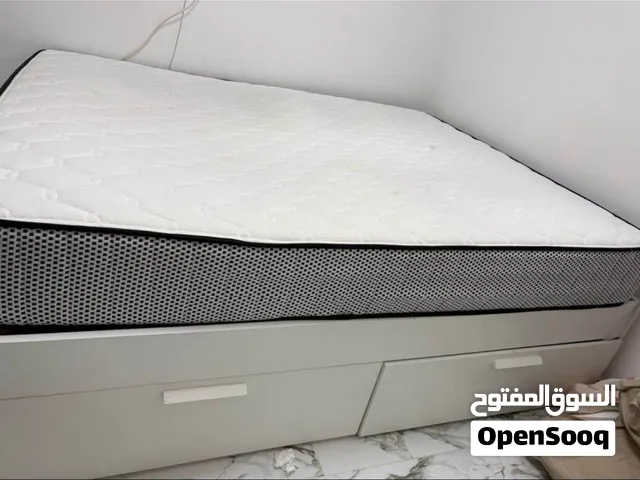سرير ايكيا نوعية جيدة جدا مع ماتريس مستعملة لمدة شهر بنات فقط