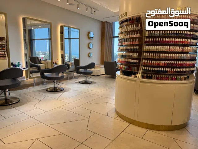 للبيع صالون نسائي مع المعدات والستوك كامل مطل على البحر بدون الرخصه والعماله سبب البيع عدم التفرغ