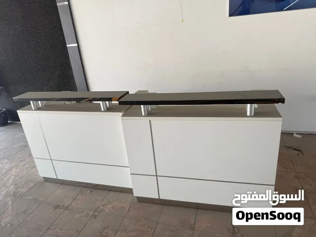 طاولات الى المكاتب