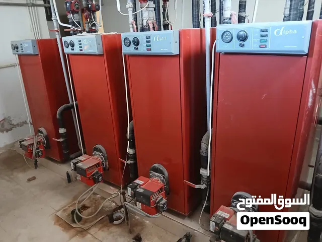 3بويلارات مع حارقات جديده لم تستعمل ابدا . وبويلر رابع مع حارقه مع روديترات استعملت شتويه واحده فقط