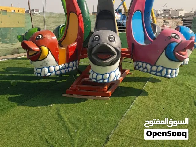 للبيع ألعاب كهربائية ألعاب ملاهي ترفيهيه نطاطيات وقطار وسلسله دواره ولعبة الدولفين وغيرها