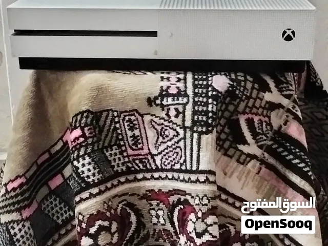 Xbox One S مستعمله شبه جديدة مش مفتوحة مع ايد وسلك باور فقط 600 شيكل