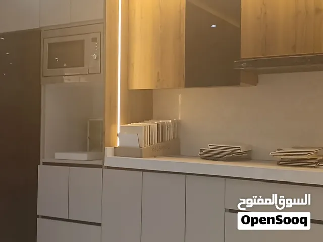 فني مطابخ الامونيم