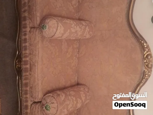 صالون للبيع