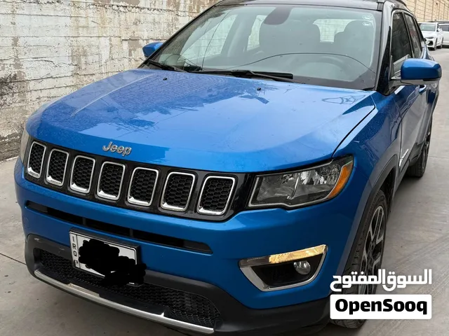 جيب كومباس 2018 وارد امريكي فول مواصفات FWD لونين ازرق واسود ضربته خلفية فقط موضحة بالصورة
