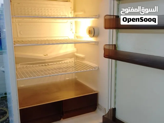 ثلاجة ومجمدة نظيفة جدآ