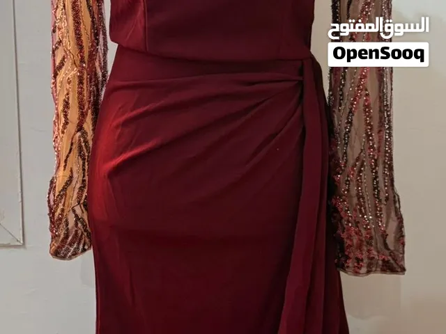 فستان سهرة عنابي انيق للمناسبات متوفر للبيع جديد تماما