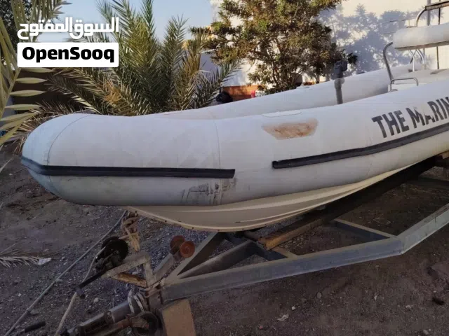 قارب جنوب أفريقيا فايبر مع تيوب نفخ حجم 16 قدم مع عربة جلفنايز اصلية شغالة صاحيةو يحتاج صيانة للتيوب