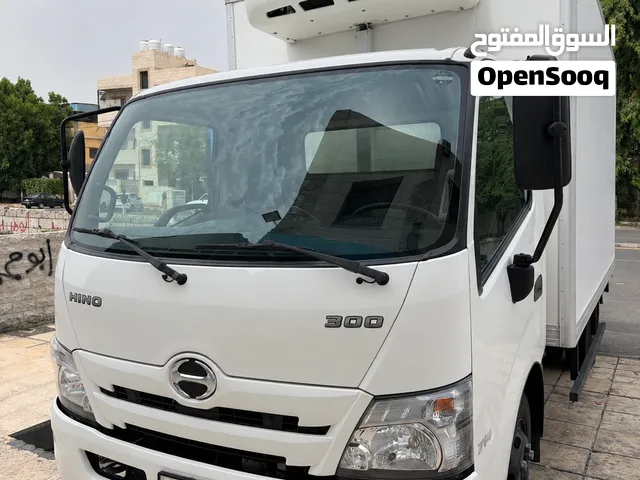 تويوتا هينو 2025  ثلاجة تجميد للبيع بحال الوكالة / كفالة الشركة قابل للتفاوض