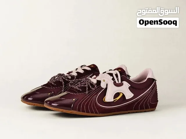جزمة   (OLD ORDER)    جديدة – مقاس 40
