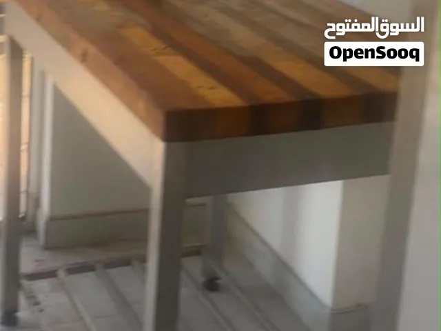معدات مطعم و مطبخ للبيع بحاله ممتازه جداً المعدات الموجوده :جرل شاركول وطاولات ستانلس