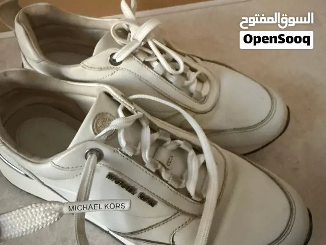 مايكل كورس 290 ريال
