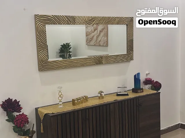 Buffe with mirror in very good condition بوفيه مع مرآة في حالة جيدة جدا