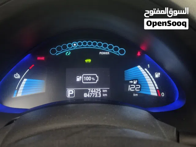 بطارية نيسان ليف 2015 ، 10 بار بحالة ممتازة ماشية 74 الف كيلو مدخل واحد بتمشي 120 كيلو بالصيف