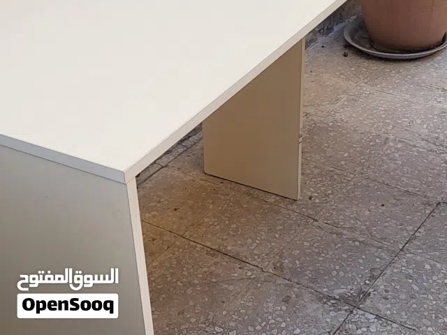 مكتب للدراسة لون بيج