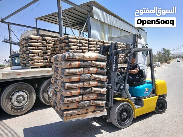 للبيع رافعه شوكيه نوع كوماتسو ديزل 3 طن