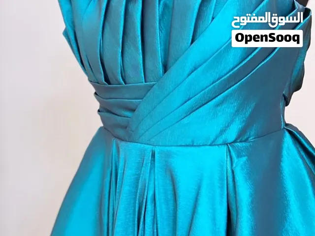 فستان سهرة ملبوس مرتين فقط