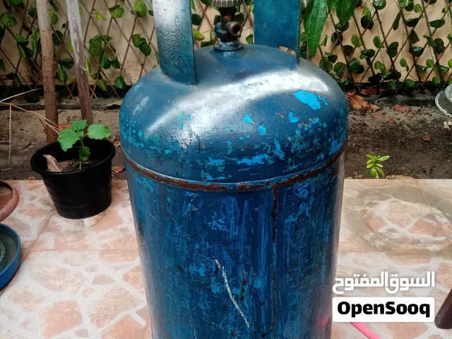 أسطوانة غاز وسط فل غاز