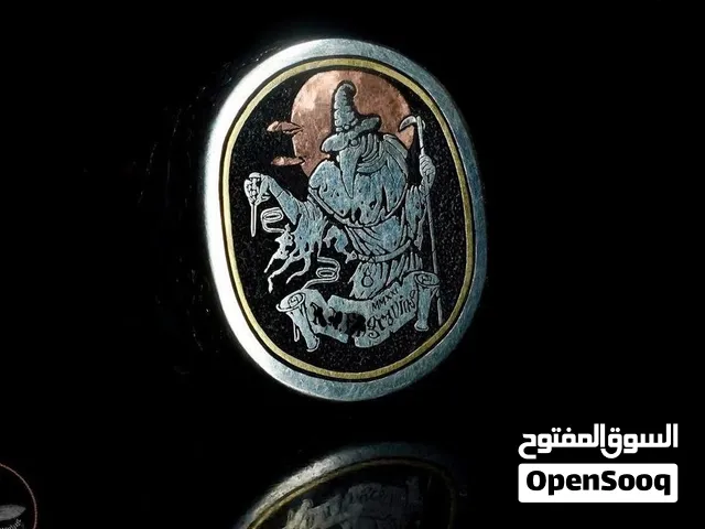 خاتم فاخر محفور يدوياً مع شريط من الذهب عيار 24 - صناعة أوروبية