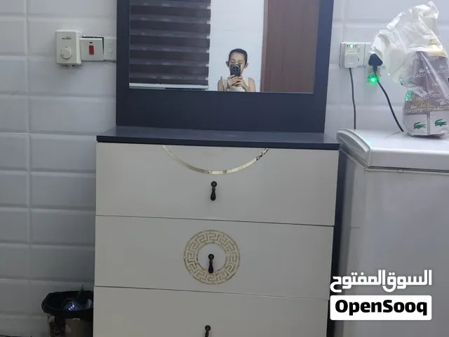 ميز مستخدم