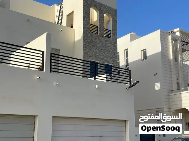 فيلا تاونهاوس كورنر مع إطلالة مميزة على شاطئ السيب