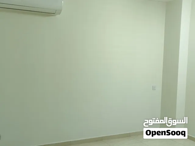 غرفة للإيجار لبنت أو موظفة أو طالبة في شقة بالمعبيلة