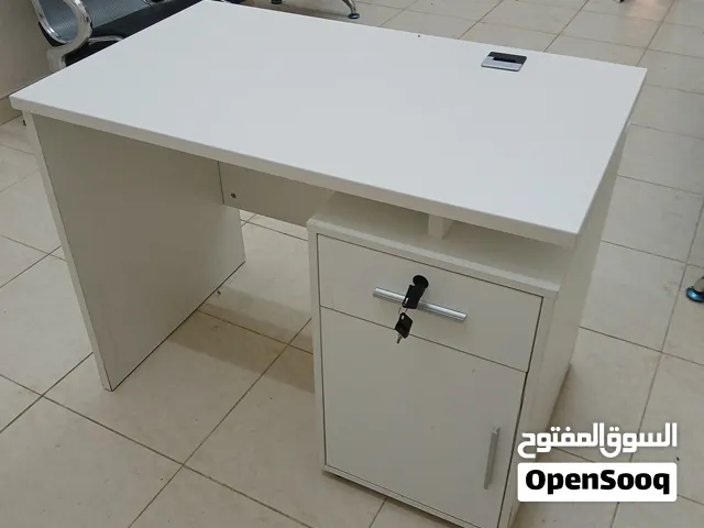 Desk for sale in Barka without chair